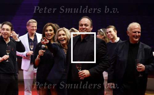Rotterdam 30 december 2023
Surprise feestje voor Frans Bauer zijn 50e verjaardag in Ahoy. Frans Kwam met zijn vrouw Mariska Bauer en hun zonen Christiaan Frans Jr Lucas en Jan . Frans werd heel emotioneel toen hij aan kwam . In het circus werd er opgetreden door oa Patty Brard Thomas Berge en Emiel Hartkamp.