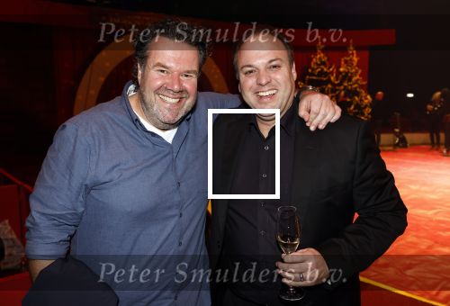 Rotterdam 30 december 2023
Surprise feestje voor Frans Bauer zijn 50e verjaardag in Ahoy. Frans Kwam met zijn vrouw Mariska Bauer en hun zonen Christiaan Frans Jr Lucas en Jan . Frans werd heel emotioneel toen hij aan kwam . In het circus werd er opgetreden door oa Patty Brard Thomas Berge en Emiel Hartkamp. Peter Haarbrink en Frans Bauer