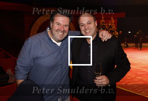 Rotterdam 30 december 2023
Surprise feestje voor Frans Bauer zijn 50e verjaardag in Ahoy. Frans Kwam met zijn vrouw Mariska Bauer en hun zonen Christiaan Frans Jr Lucas en Jan . Frans werd heel emotioneel toen hij aan kwam . In het circus werd er opgetreden door oa Patty Brard Thomas Berge en Emiel Hartkamp. Peter Haarbrink en Frans Bauer