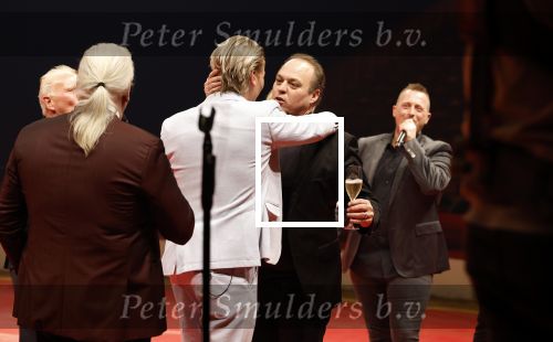 Rotterdam 30 december 2023
Surprise feestje voor Frans Bauer zijn 50e verjaardag in Ahoy. Frans Kwam met zijn vrouw Mariska Bauer en hun zonen Christiaan Frans Jr Lucas en Jan . Frans werd heel emotioneel toen hij aan kwam . In het circus werd er opgetreden door oa Patty Brard Thomas Berge en Emiel Hartkamp.
