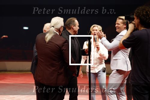 Rotterdam 30 december 2023
Surprise feestje voor Frans Bauer zijn 50e verjaardag in Ahoy. Frans Kwam met zijn vrouw Mariska Bauer en hun zonen Christiaan Frans Jr Lucas en Jan . Frans werd heel emotioneel toen hij aan kwam . In het circus werd er opgetreden door oa Patty Brard Thomas Berge en Emiel Hartkamp.