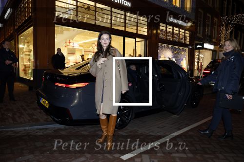 Amsterdam 14 december 2023
Opening van de nieuwe Louis Vuitton winkel op de pc Hooftstraat.
Alle gasten werden met luxe BMW \'s gebracht. Gaite Jansen