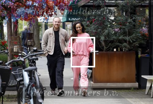 Amsterdam 15 mei 2023
Glennis Grace met haar nieuwe vriend Boyd in Amsterdam zuid.