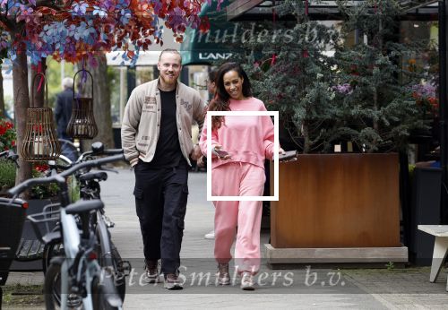 Amsterdam 15 mei 2023
Glennis Grace met haar nieuwe vriend Boyd in Amsterdam zuid.