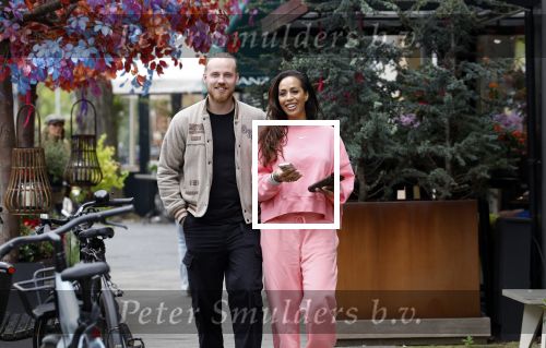 Amsterdam 15 mei 2023
Glennis Grace met haar nieuwe vriend Boyd in Amsterdam zuid.