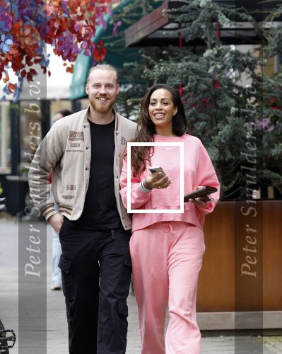 Amsterdam 15 mei 2023
Glennis Grace met haar nieuwe vriend Boyd in Amsterdam zuid.