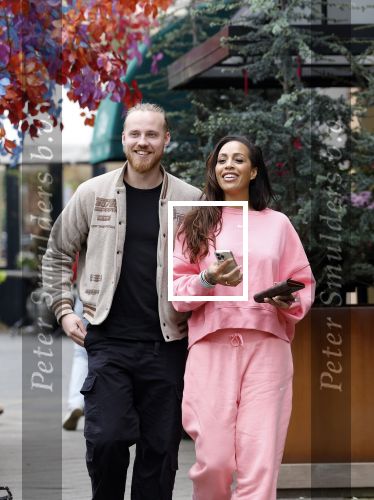 Amsterdam 15 mei 2023
Glennis Grace met haar nieuwe vriend Boyd in Amsterdam zuid.