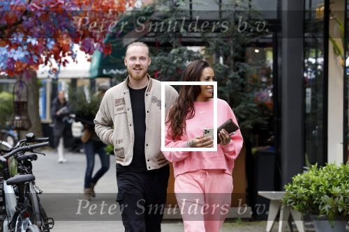 Amsterdam 15 mei 2023
Glennis Grace met haar nieuwe vriend Boyd in Amsterdam zuid.