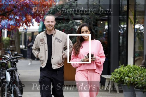 Amsterdam 15 mei 2023
Glennis Grace met haar nieuwe vriend Boyd in Amsterdam zuid.