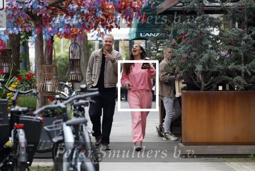 Amsterdam 15 mei 2023
Glennis Grace met haar nieuwe vriend Boyd in Amsterdam zuid.
