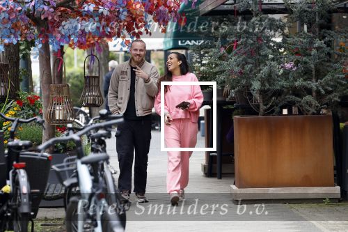 Amsterdam 15 mei 2023
Glennis Grace met haar nieuwe vriend Boyd in Amsterdam zuid.