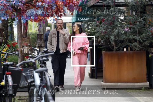 Amsterdam 15 mei 2023
Glennis Grace met haar nieuwe vriend Boyd in Amsterdam zuid.