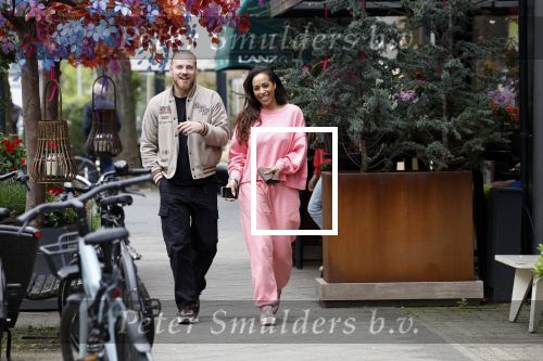 Amsterdam 15 mei 2023
Glennis Grace met haar nieuwe vriend Boyd in Amsterdam zuid.