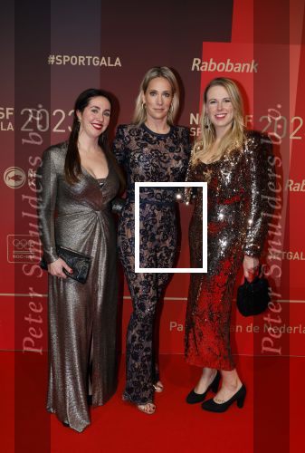 Utrecht 20 december 2023
Sportman / sportvrouw van jaar gala . Helene Hendriks met vriendinnen