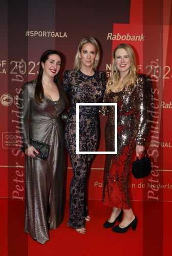 Utrecht 20 december 2023
Sportman / sportvrouw van jaar gala . Helene Hendriks met vriendinnen