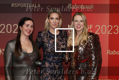 Utrecht 20 december 2023
Sportman / sportvrouw van jaar gala . Helene Hendriks met vriendinnen