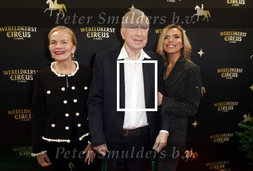 Amsterdam 20 december 2023
Premiere kerstcircus in Carre. Henk v d Meijden met vrouw en dochter