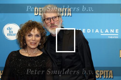 Amsterdam 4 december 2023
Premiere de hospita in het nieuwe delamar theater. Henriette Tol met partner