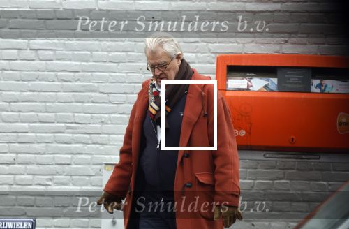 Amsterdam 7 december 2023
Jeroen Krabbe brengt de post weg.