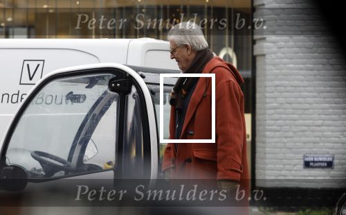 Amsterdam 7 december 2023
Jeroen Krabbe brengt de post weg.