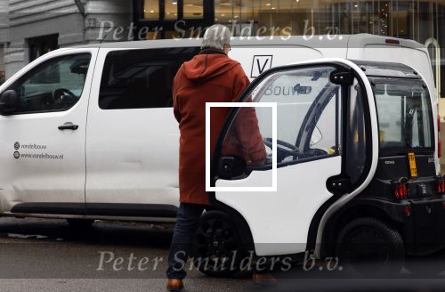 Amsterdam 7 december 2023
Jeroen Krabbe brengt de post weg.