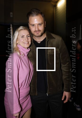 Amsterdam 2 december 2023
Premiere vogelvlucht in Pathe arena .
De cast met oa Floris Gobel Edsilia Rombley Linda Wagemakers Rayen Panday Posy Bakkum Imaani Oosterhuis Karin Bloemen en Thomas Koekkoek. Jim Bakkum en Bettina Holwerda