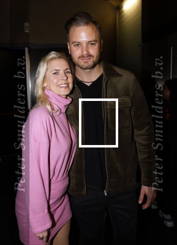 Amsterdam 2 december 2023
Premiere vogelvlucht in Pathe arena .
De cast met oa Floris Gobel Edsilia Rombley Linda Wagemakers Rayen Panday Posy Bakkum Imaani Oosterhuis Karin Bloemen en Thomas Koekkoek. Jim Bakkum en Bettina Holwerda