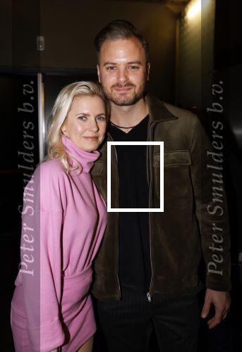 Amsterdam 2 december 2023
Premiere vogelvlucht in Pathe arena .
De cast met oa Floris Gobel Edsilia Rombley Linda Wagemakers Rayen Panday Posy Bakkum Imaani Oosterhuis Karin Bloemen en Thomas Koekkoek. Jim Bakkum en Bettina Holwerda