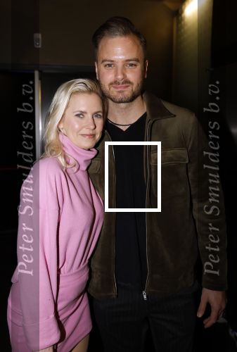 Amsterdam 2 december 2023
Premiere vogelvlucht in Pathe arena .
De cast met oa Floris Gobel Edsilia Rombley Linda Wagemakers Rayen Panday Posy Bakkum Imaani Oosterhuis Karin Bloemen en Thomas Koekkoek. Jim Bakkum en Bettina Holwerda