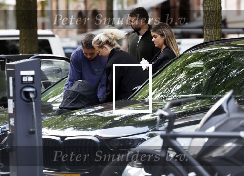 Amsterdam 5 oktober 2023
Joey Veerman en zijn vriendin Chantalle Schilder en hun baby zijn dagje in Amsterdam . Ze zijn daar met Joel Drommel en zijn vriendin Laura v Leeuwen