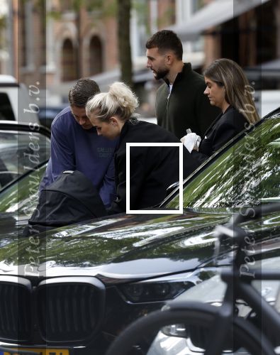 Amsterdam 5 oktober 2023
Joey Veerman en zijn vriendin Chantalle Schilder en hun baby zijn dagje in Amsterdam . Ze zijn daar met Joel Drommel en zijn vriendin Laura v Leeuwen