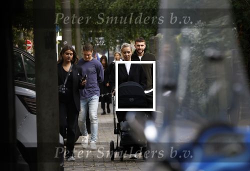 Amsterdam 5 oktober 2023
Joey Veerman en zijn vriendin Chantalle Schilder en hun baby zijn dagje in Amsterdam . Ze zijn daar met Joel Drommel en zijn vriendin Laura v Leeuwen