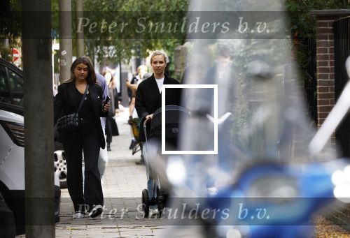 Amsterdam 5 oktober 2023
Joey Veerman en zijn vriendin Chantalle Schilder en hun baby zijn dagje in Amsterdam . Ze zijn daar met Joel Drommel en zijn vriendin Laura v Leeuwen