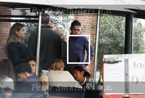 Amsterdam 5 oktober 2023
Joey Veerman en zijn vriendin Chantalle Schilder en hun baby zijn dagje in Amsterdam . Ze zijn daar met Joel Drommel en zijn vriendin Laura v Leeuwen