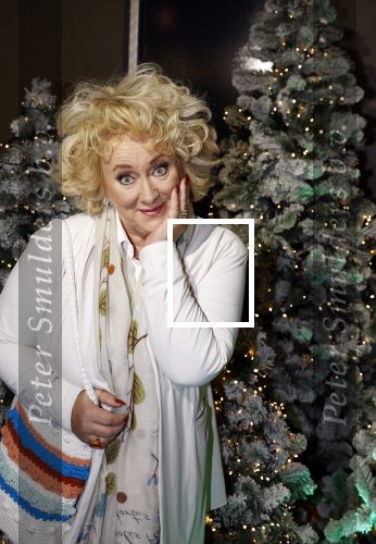 Amsterdam 2 december 2023
Premiere vogelvlucht in Pathe arena .
De cast met oa Floris Gobel Edsilia Rombley Linda Wagemakers Rayen Panday Posy Bakkum Imaani Oosterhuis Karin Bloemen en Thomas Koekkoek