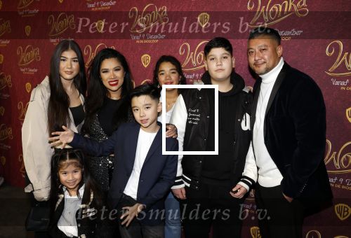 Amsterdam 8 december 2023
Premiere Wonka in Pathe Noord. Kimmylien Nguyen met familie