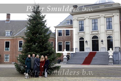 Den Haag 22 december 2023
Fotouurtje met Koning Willem Alexander Koningin Maxima Prinses Amalia Prinses Alexia Prinses Ariane en hun hondje Mambo bij Huis ten Bosch .