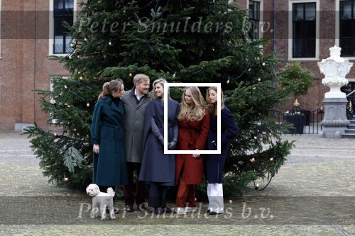 Den Haag 22 december 2023
Fotouurtje met Koning Willem Alexander Koningin Maxima Prinses Amalia Prinses Alexia Prinses Ariane en hun hondje Mambo bij Huis ten Bosch .