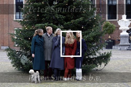 Den Haag 22 december 2023
Fotouurtje met Koning Willem Alexander Koningin Maxima Prinses Amalia Prinses Alexia Prinses Ariane en hun hondje Mambo bij Huis ten Bosch .
