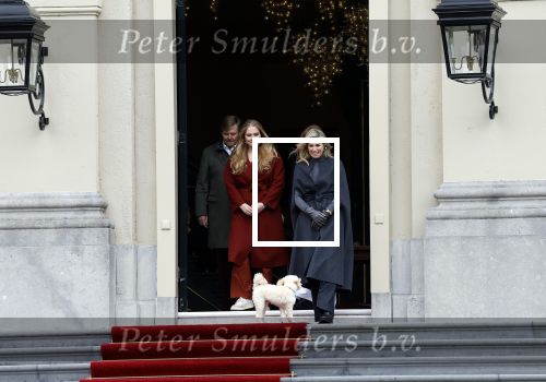 Den Haag 22 december 2023
Fotouurtje met Koning Willem Alexander Koningin Maxima Prinses Amalia Prinses Alexia Prinses Ariane en hun hondje Mambo bij Huis ten Bosch .