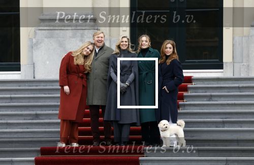 Den Haag 22 december 2023
Fotouurtje met Koning Willem Alexander Koningin Maxima Prinses Amalia Prinses Alexia Prinses Ariane en hun hondje Mambo bij Huis ten Bosch .