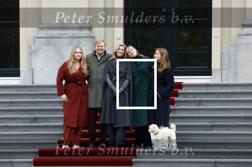 Den Haag 22 december 2023
Fotouurtje met Koning Willem Alexander Koningin Maxima Prinses Amalia Prinses Alexia Prinses Ariane en hun hondje Mambo bij Huis ten Bosch .