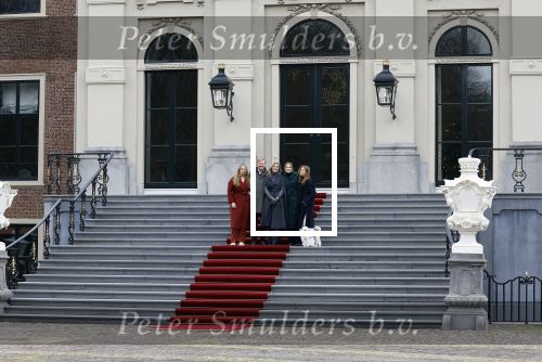 Den Haag 22 december 2023
Fotouurtje met Koning Willem Alexander Koningin Maxima Prinses Amalia Prinses Alexia Prinses Ariane en hun hondje Mambo bij Huis ten Bosch .
