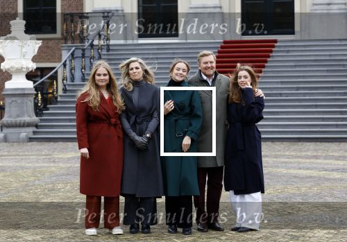 Den Haag 22 december 2023
Fotouurtje met Koning Willem Alexander Koningin Maxima Prinses Amalia Prinses Alexia Prinses Ariane en hun hondje Mambo bij Huis ten Bosch .