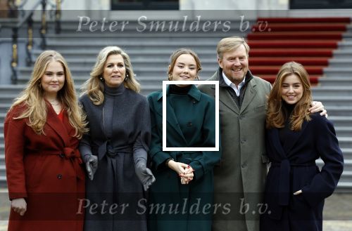 Den Haag 22 december 2023
Fotouurtje met Koning Willem Alexander Koningin Maxima Prinses Amalia Prinses Alexia Prinses Ariane en hun hondje Mambo bij Huis ten Bosch .