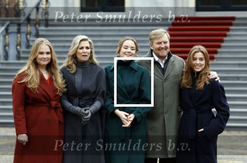 Den Haag 22 december 2023
Fotouurtje met Koning Willem Alexander Koningin Maxima Prinses Amalia Prinses Alexia Prinses Ariane en hun hondje Mambo bij Huis ten Bosch .