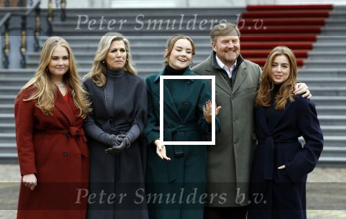 Den Haag 22 december 2023
Fotouurtje met Koning Willem Alexander Koningin Maxima Prinses Amalia Prinses Alexia Prinses Ariane en hun hondje Mambo bij Huis ten Bosch .