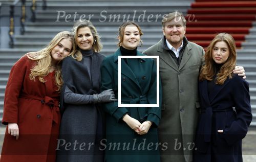 Den Haag 22 december 2023
Fotouurtje met Koning Willem Alexander Koningin Maxima Prinses Amalia Prinses Alexia Prinses Ariane en hun hondje Mambo bij Huis ten Bosch .