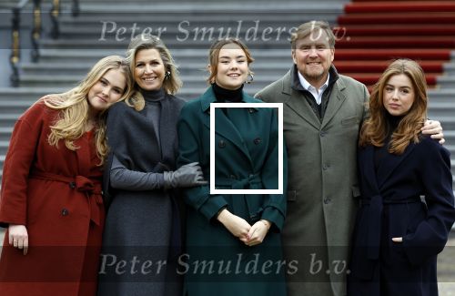 Den Haag 22 december 2023
Fotouurtje met Koning Willem Alexander Koningin Maxima Prinses Amalia Prinses Alexia Prinses Ariane en hun hondje Mambo bij Huis ten Bosch .