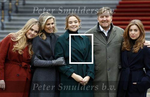 Den Haag 22 december 2023
Fotouurtje met Koning Willem Alexander Koningin Maxima Prinses Amalia Prinses Alexia Prinses Ariane en hun hondje Mambo bij Huis ten Bosch .